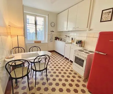 Charming, Between Train Station And Lake! Apartment